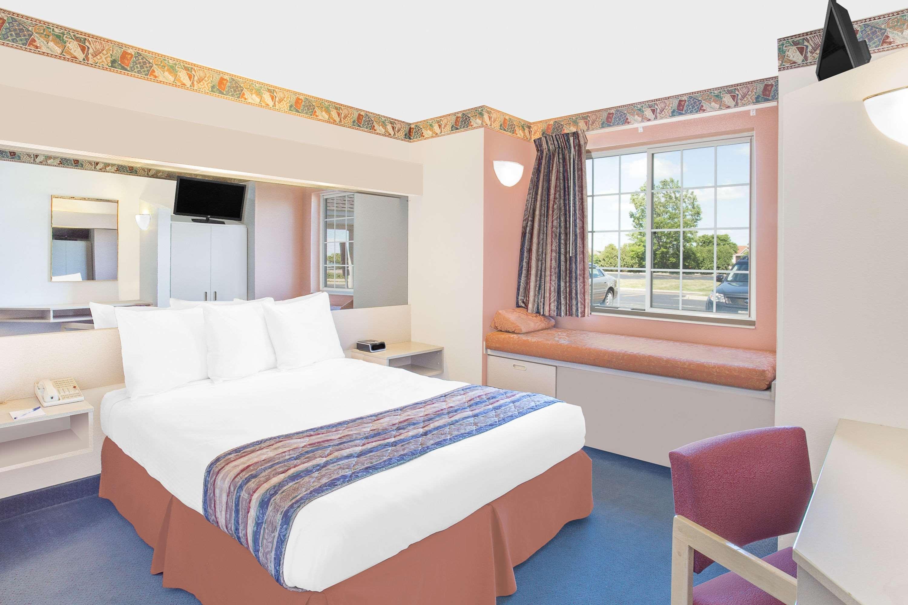 Microtel Inn & Suites By Wyndham Fond Du Lac Exterior foto