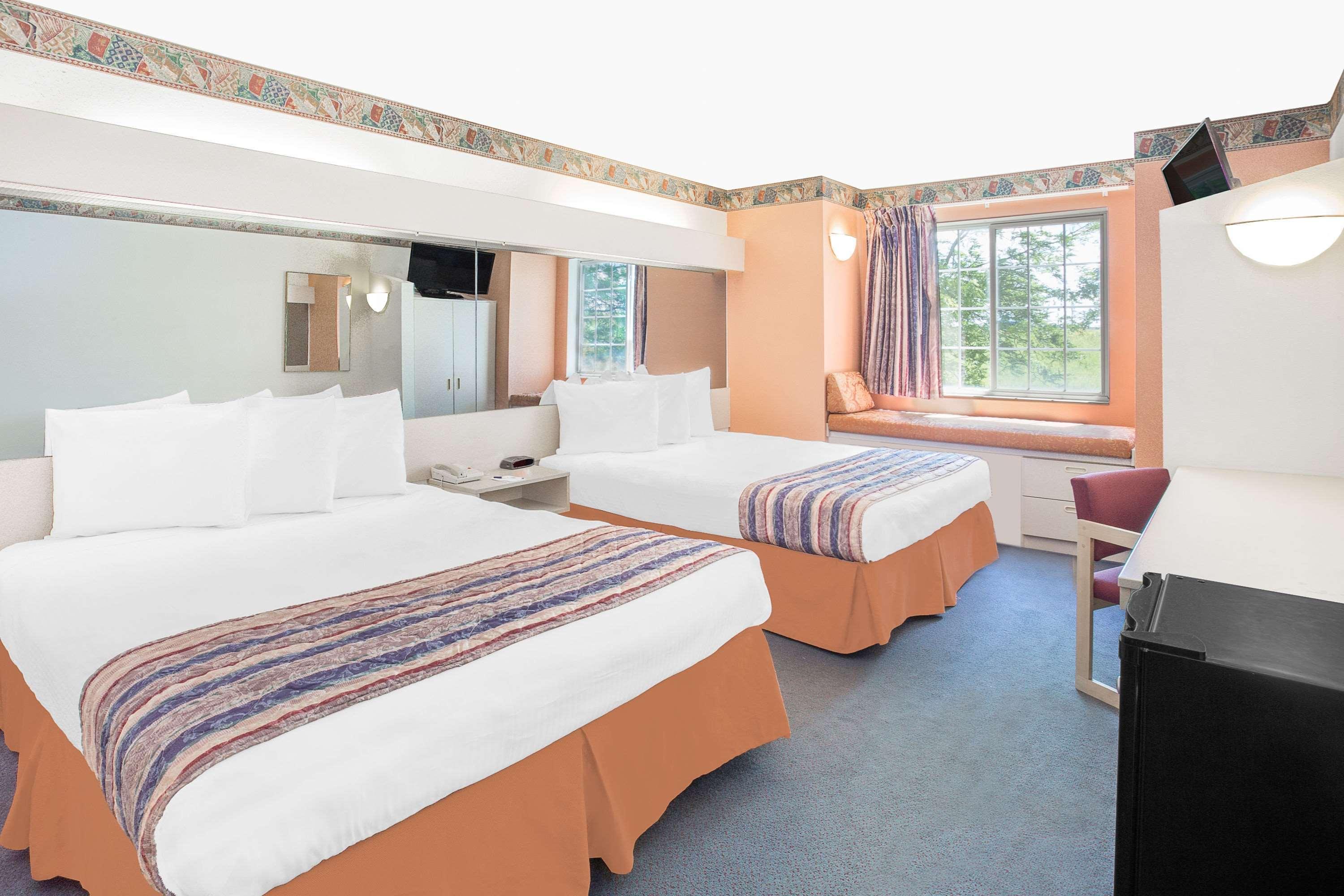 Microtel Inn & Suites By Wyndham Fond Du Lac Exterior foto